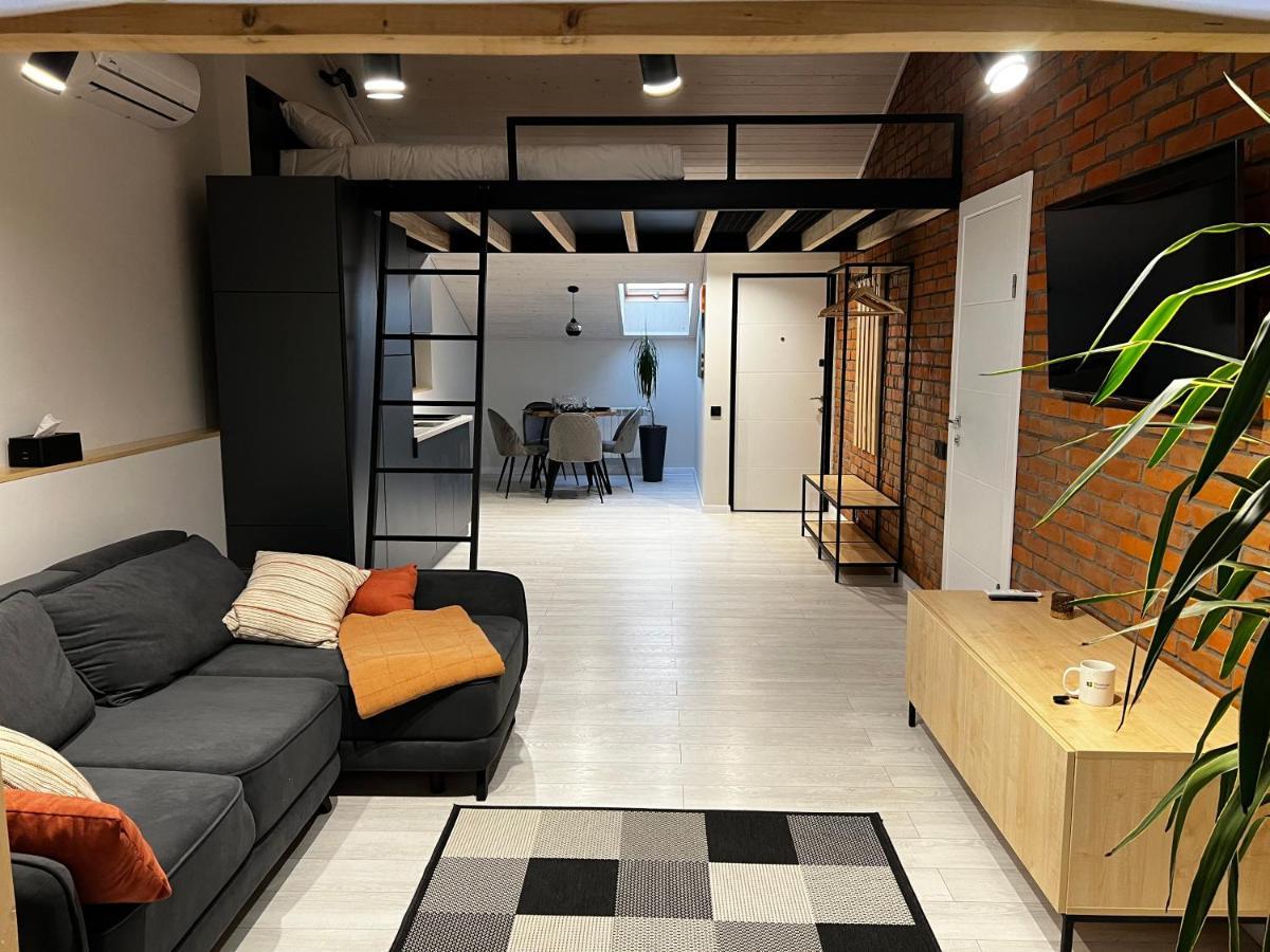 «Гори́Ще На Площі Польський Ринок» Appartement Kamjanets-Podilsky Buitenkant foto