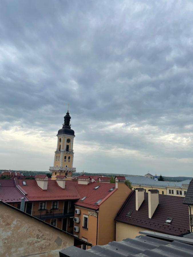 «Гори́Ще На Площі Польський Ринок» Appartement Kamjanets-Podilsky Buitenkant foto