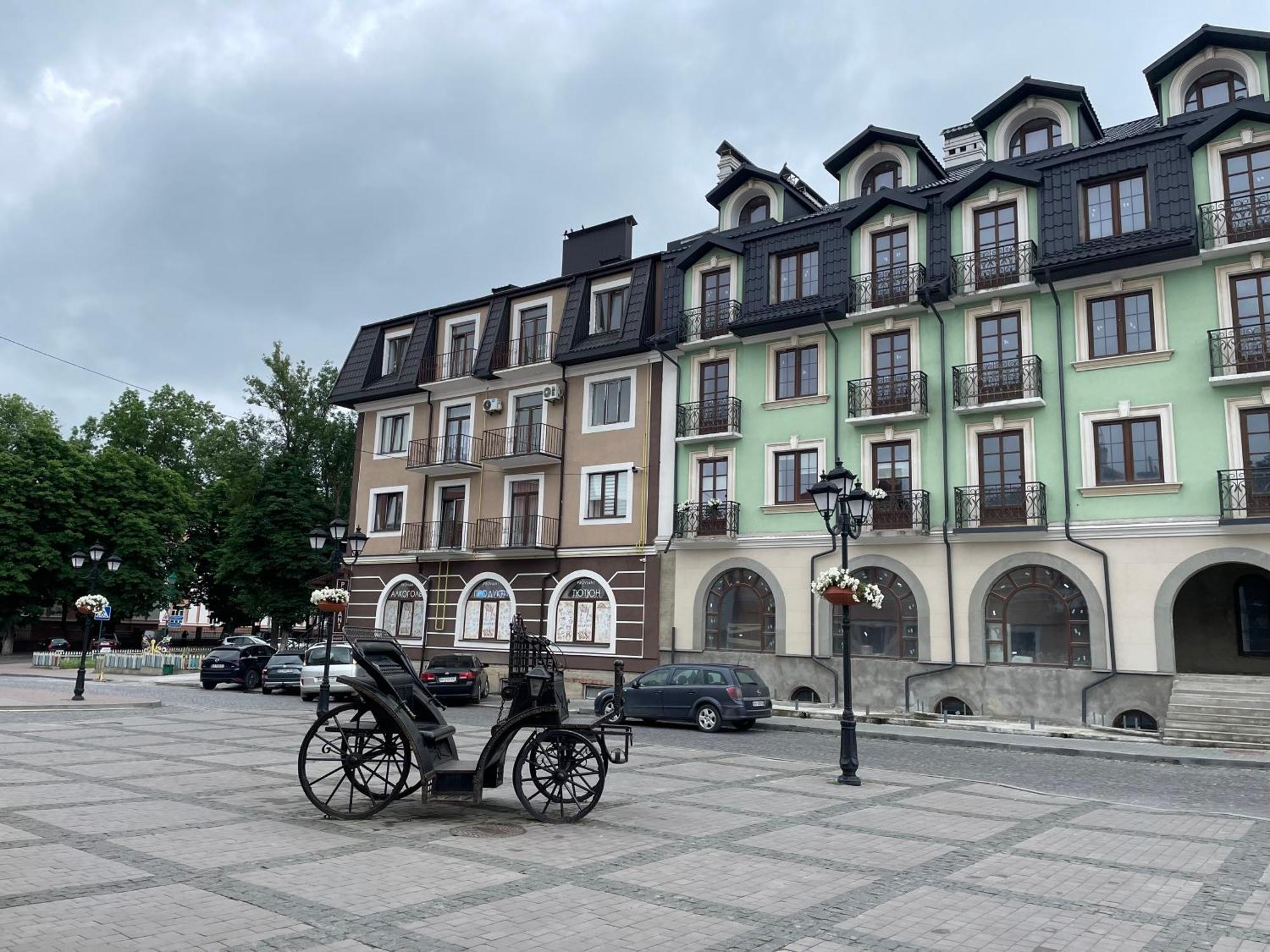 «Гори́Ще На Площі Польський Ринок» Appartement Kamjanets-Podilsky Buitenkant foto